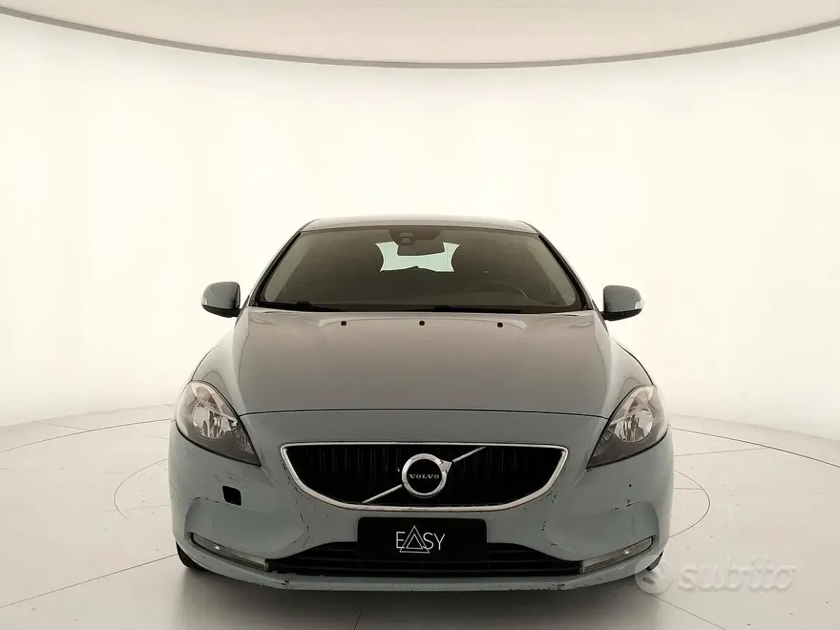 Usata Volvo V40 Business Edition 120 CV (88 kW) 2017 Bluazzurro Berlina