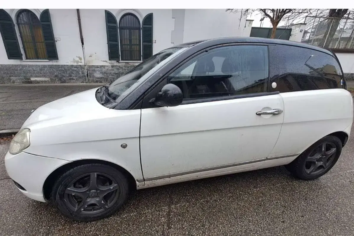Usata Lancia Ypsilon 77 CV (56 kW) 2009 Utilitaria