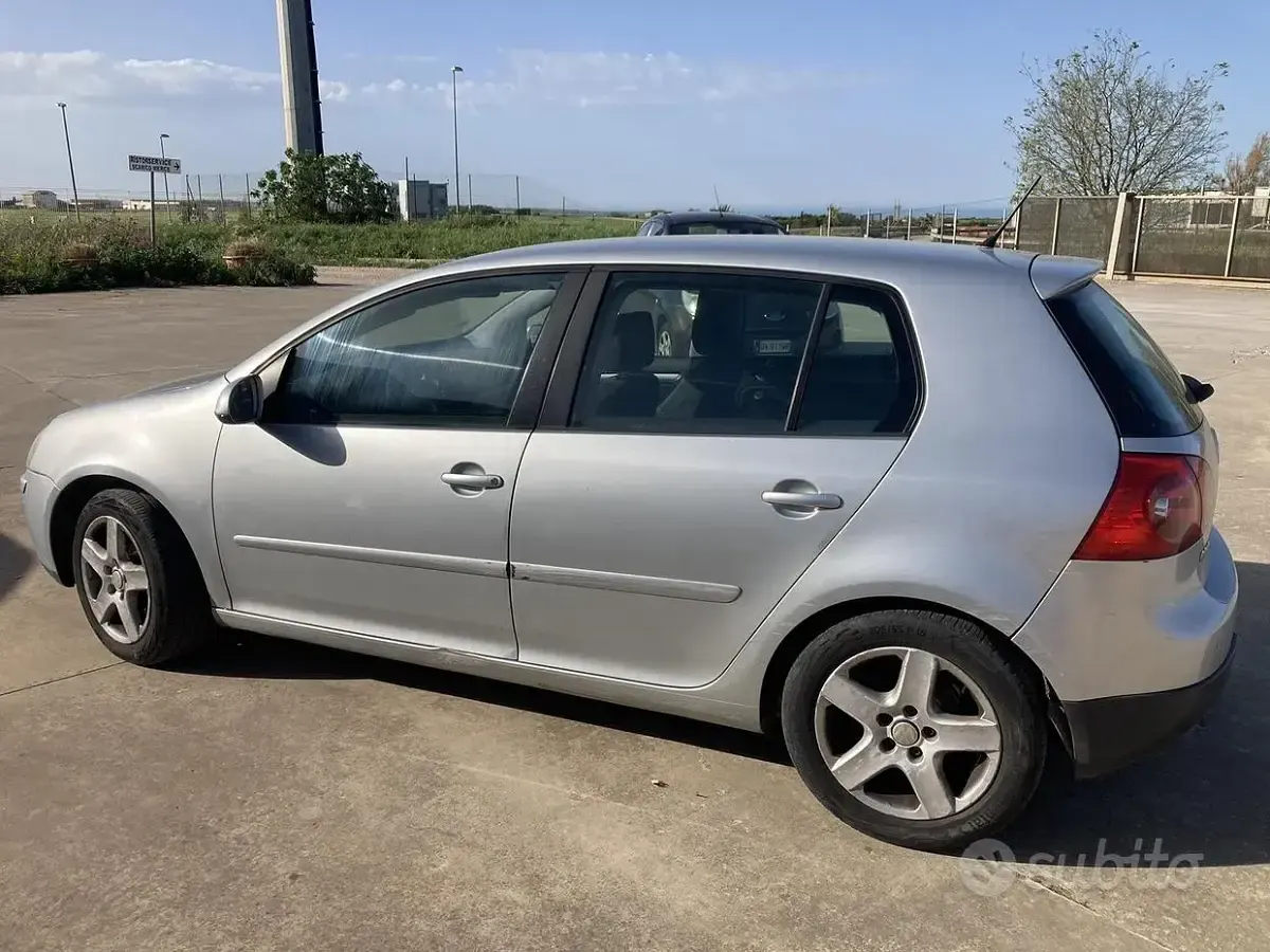 Usata VW Golf V 105 CV (77 kW) 2007 Grigio Berlina