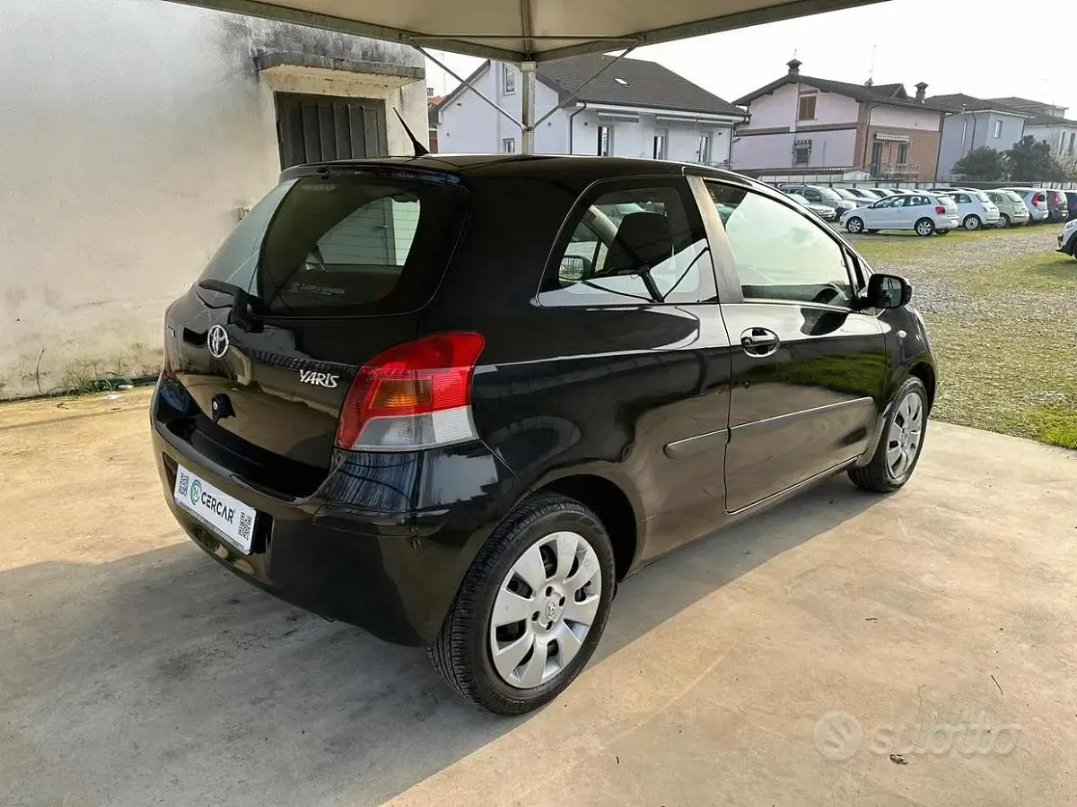 Usata Toyota Yaris 69 CV (50 kW) 2009 Nero Utilitaria