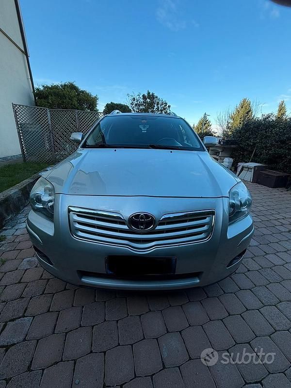 Usata 2006 Toyota Avensis Tre volumi | 4000 € - Immagine 1/4