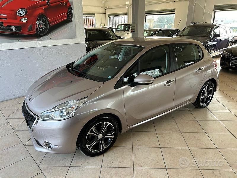 Usata Peugeot 208 Allure 82 CV (60 kW) 2013 Viola metallizzato Utilitaria