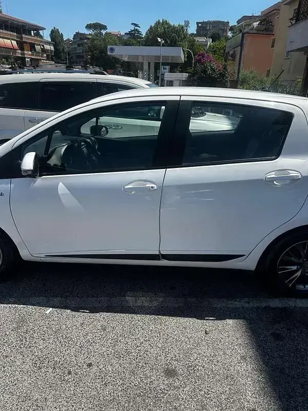 Usata Toyota Yaris Hybrid Business Edition 73 CV (53 kW) 2017 Berlina