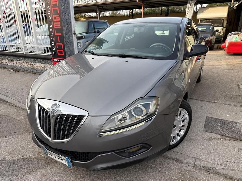 Begagnad Lancia Delta 120 HK (88 kW) 2010 Grå Halvkombi