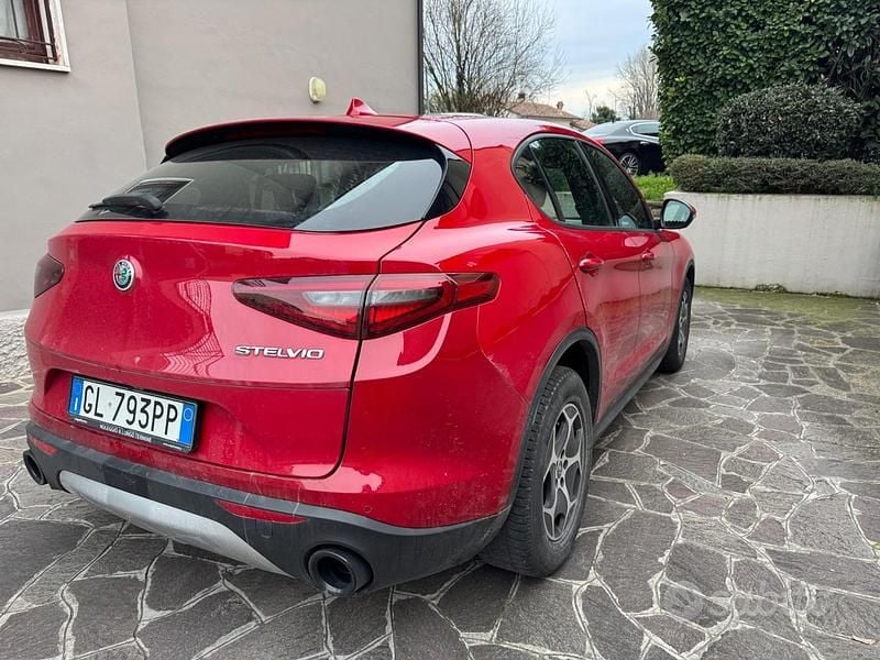 Usata Alfa Romeo Stelvio Sprint 160 CV (117 kW) 2022 Rosso SUV