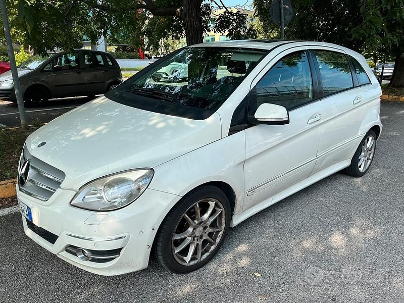 Usata Mercedes B200 140 CV (102 kW) 2009 Monovolume