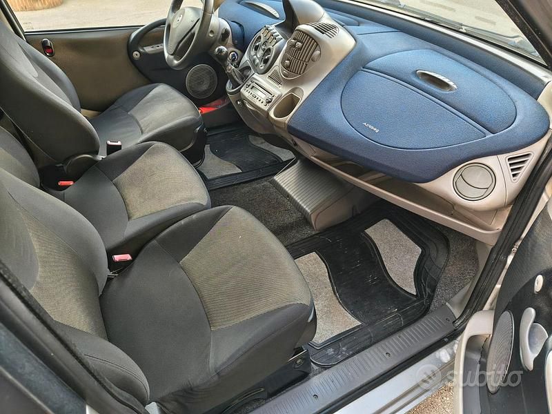 Usata Fiat Multipla Dynamic 120 CV (88 kW) 2006 Grigio Monovolume