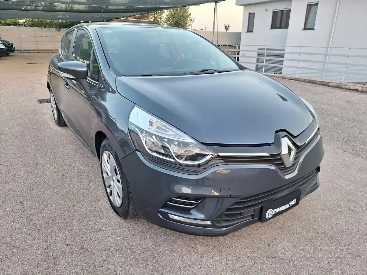 Usata Renault Clio IV Zen 90 CV (66 kW) 2018 Grigio Berlina