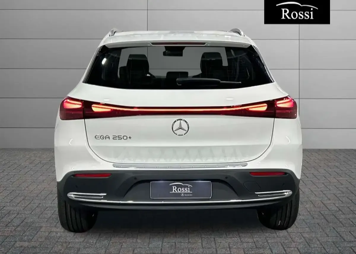 Nuova Mercedes EQA250+ 139 kW (190 CV) 2026 Bianco polare SUV