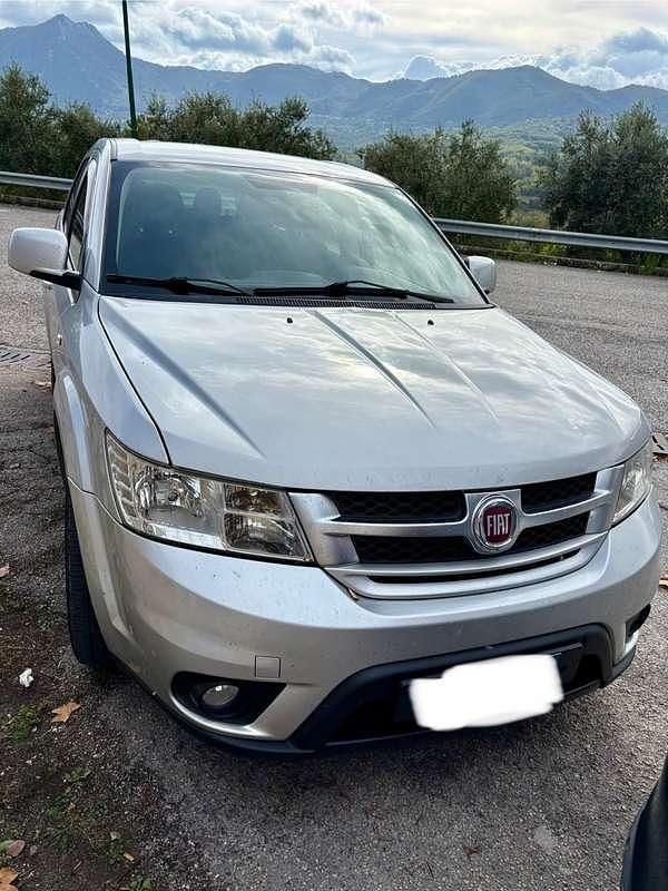 Usata Fiat Freemont 140 CV (102 kW) 2012 Argento SUV