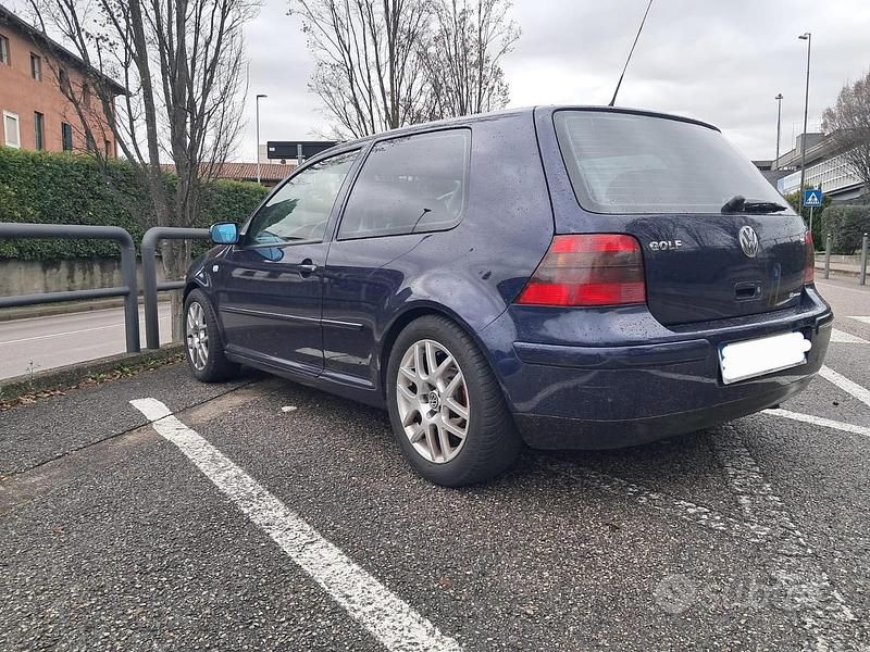 Usata VW Golf IV 105 CV (77 kW) 2001 Blu Berlina