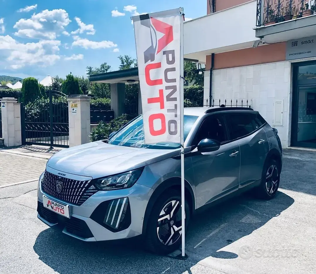 Usata Peugeot 2008 Allure 131 CV (96 kW) 2024 Grigio SUV
