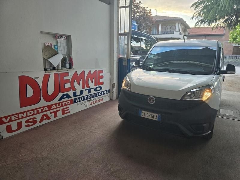 Bianco Usata 2020 Fiat Doblò Lounge Monovolume | 15.900 € (Cara) - Immagine 1/4