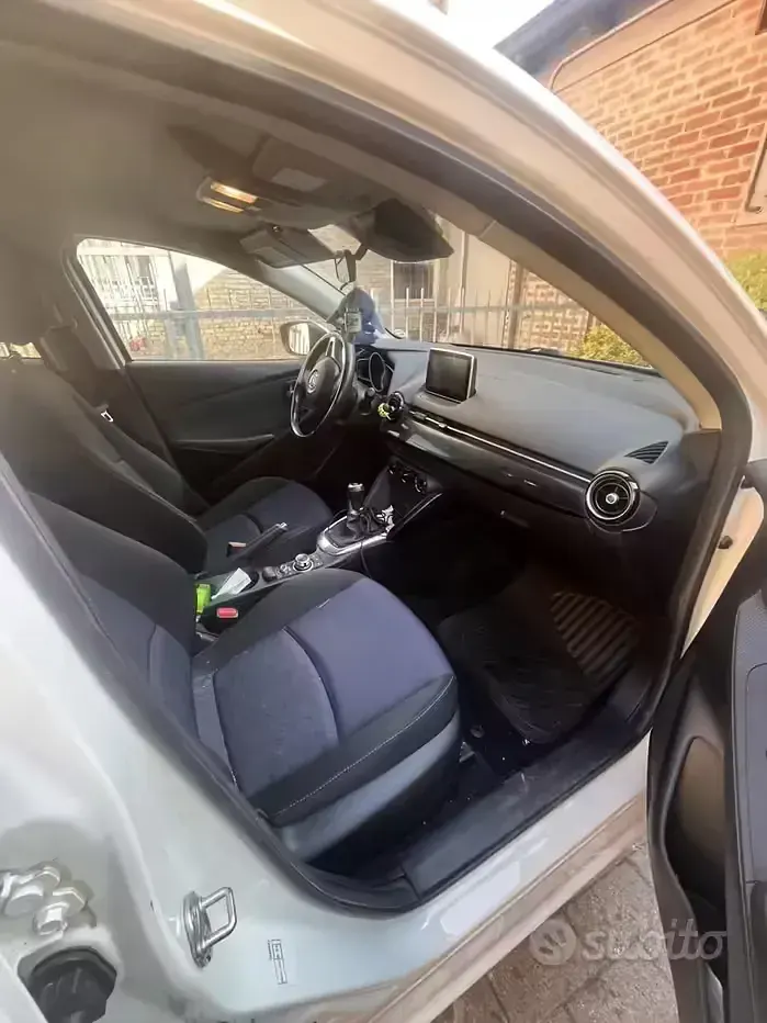 Usata Mazda 2 105 CV (77 kW) 2017 Bianco Berlina