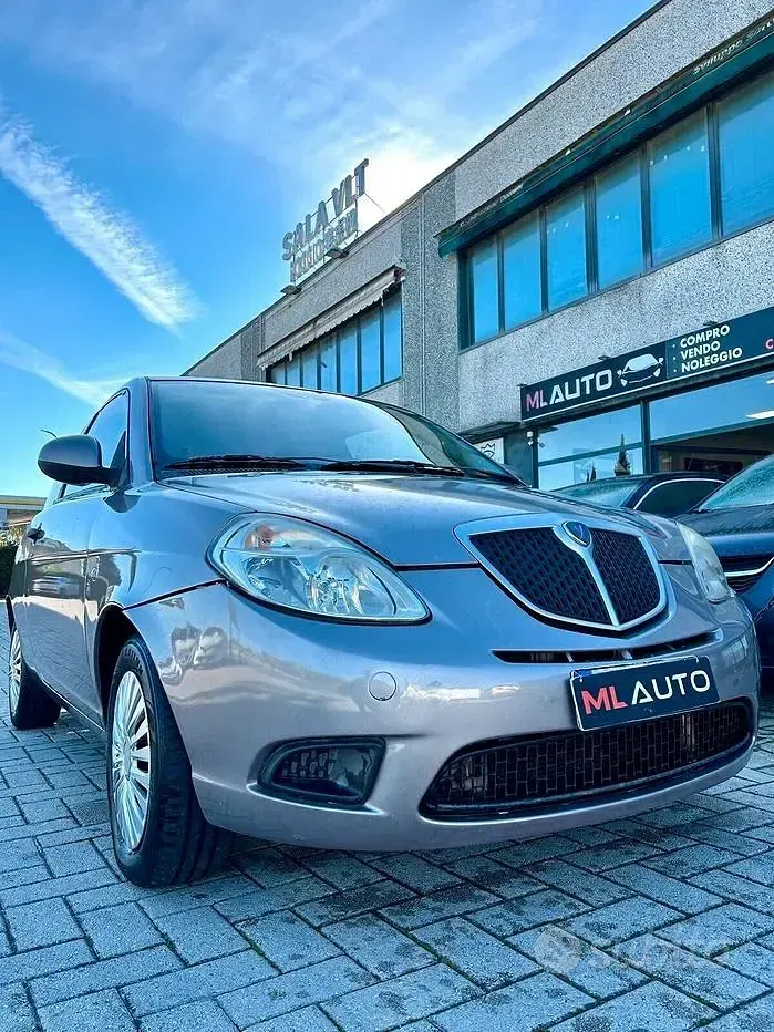 Usata Lancia Ypsilon 69 CV (50 kW) 2011 Grigio Utilitaria