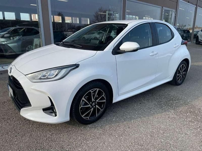 Usata Toyota Yaris Hybrid Trend 92 CV (67 kW) 2022 Bianco Berlina