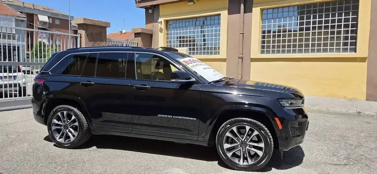 Usata Jeep Grand Cherokee Overland 379 CV (278 kW) 2023 Grigio SUV