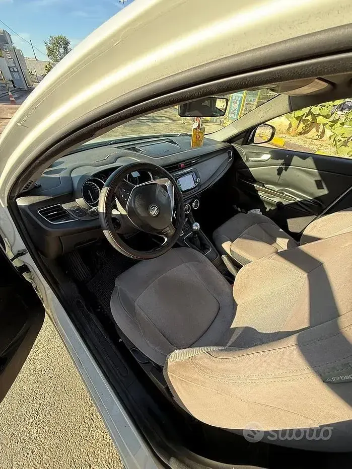 Usata Alfa Romeo Giulietta 105 CV (77 kW) 2015 Bianco Utilitaria
