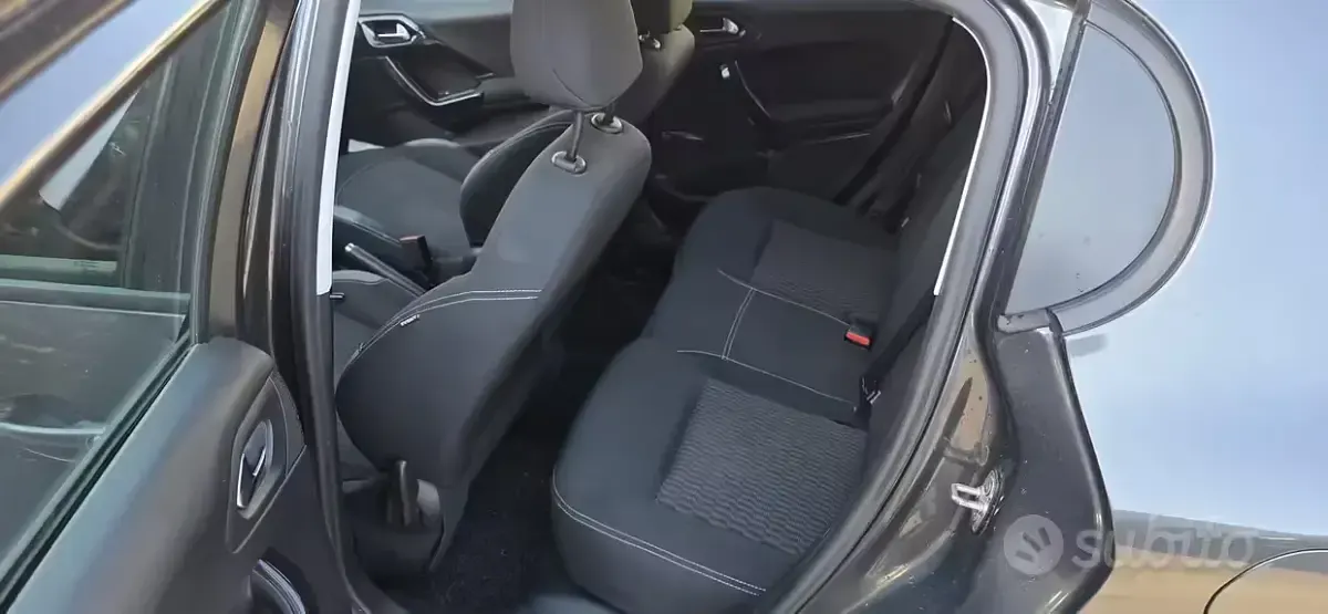 Usata Peugeot 208 68 CV (50 kW) 2015 Grigio Utilitaria