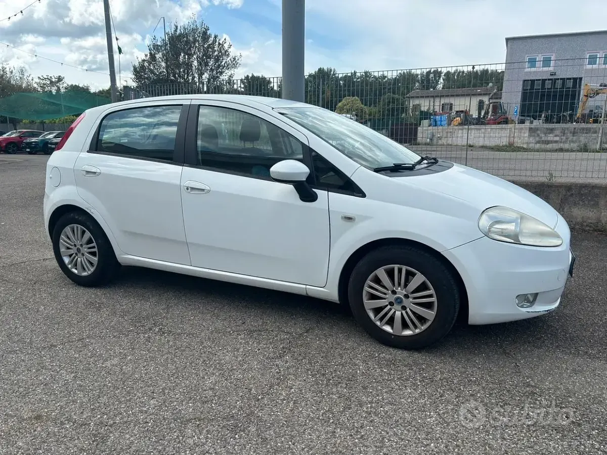 Usata Fiat Grande Punto 90 CV (66 kW) 2006 Bianco Utilitaria