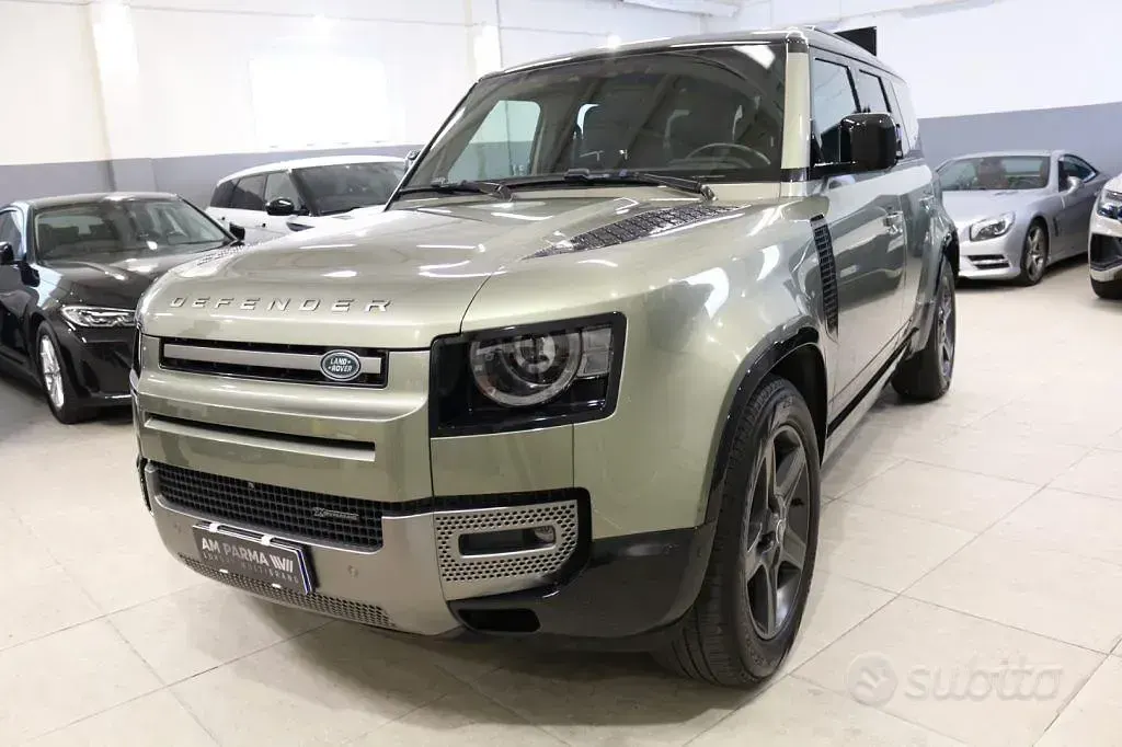 Usata Land Rover Defender SE Dynamic 249 CV (183 kW) 2023 Grigio SUV
