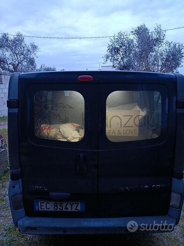 Usata Opel Vivaro 100 CV (73 kW) 2005 Nero Monovolume