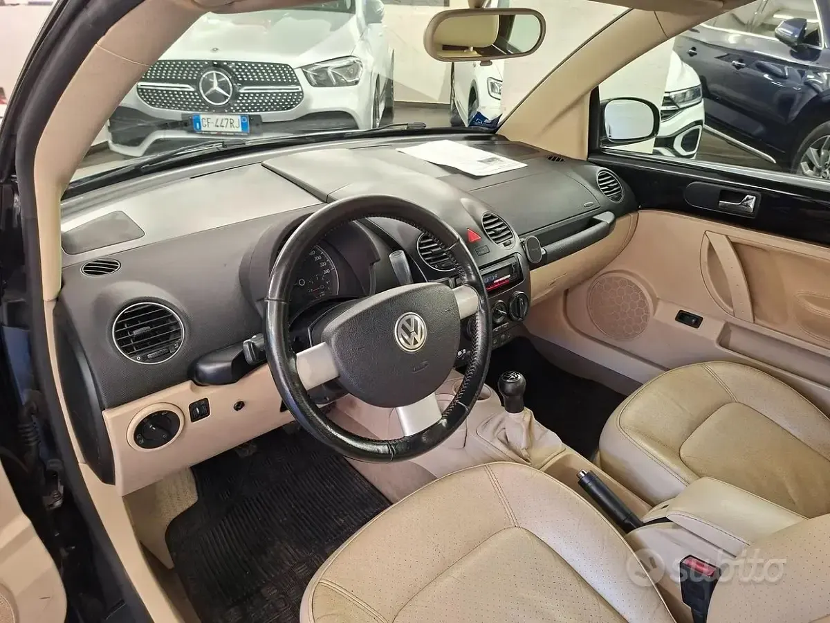 Usata VW New Beetle 105 CV (77 kW) 2008 Nero Utilitaria