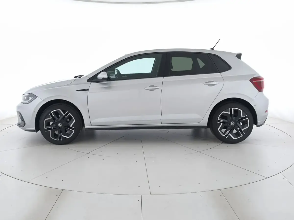 Usata VW Polo R-line Plus 116 CV (85 kW) 2026 Reflex silver metallizzato Utilitaria