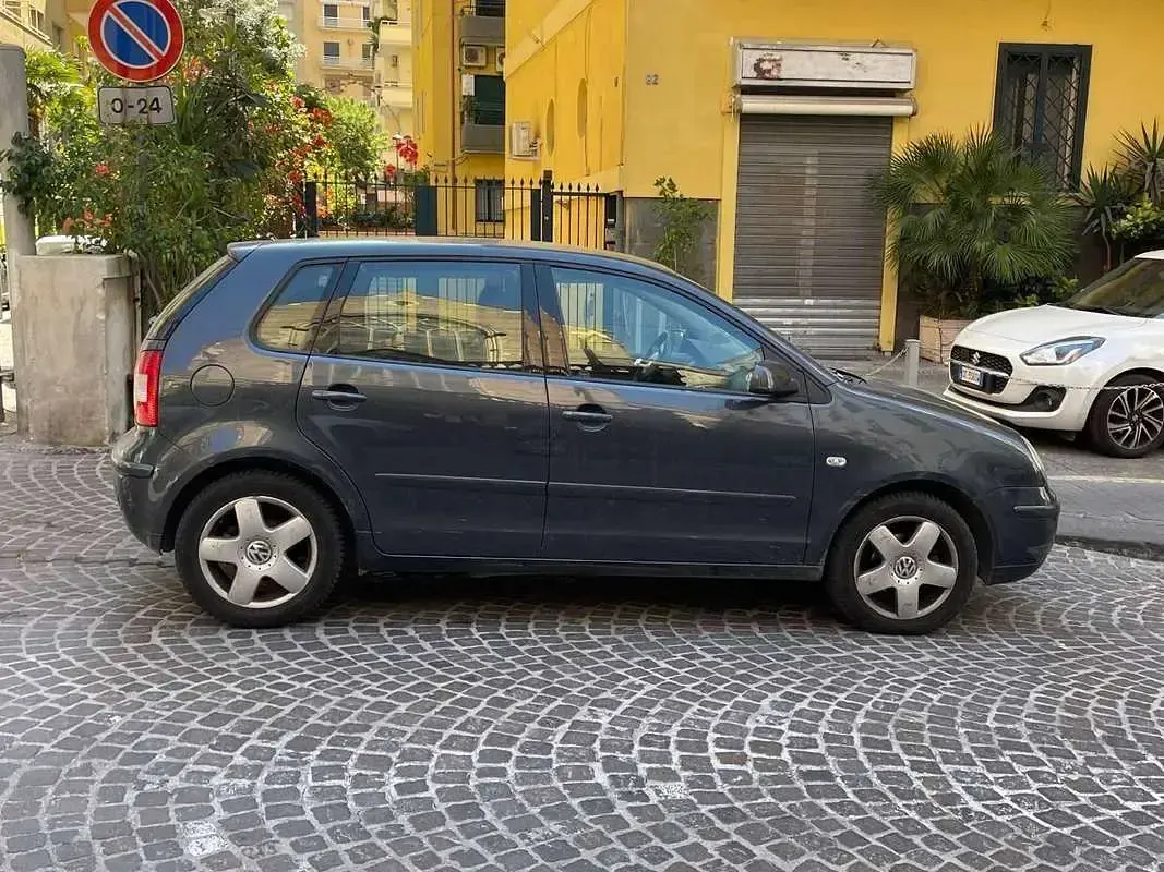 Usata VW Polo Highline 101 CV (74 kW) 2004 Grigio Utilitaria