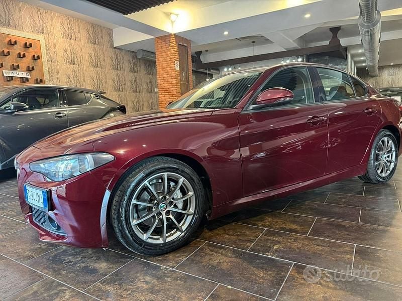 Rosso Usata 2017 Alfa Romeo Giulia Tre volumi | 16.490 € (Super prezzo) - Immagine 1/4