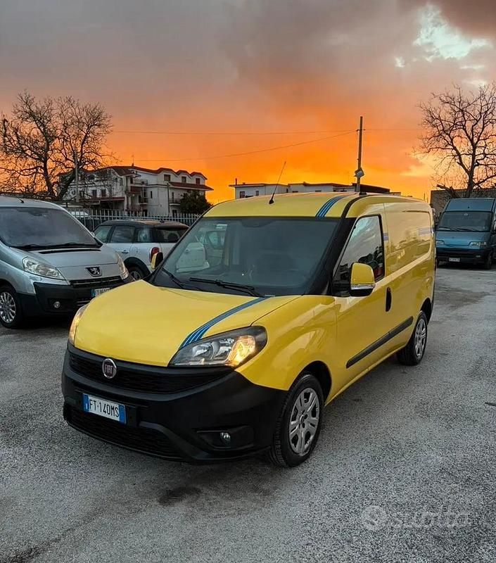 Usata Fiat Doblò 95 CV (69 kW) 2018 Giallo Monovolume