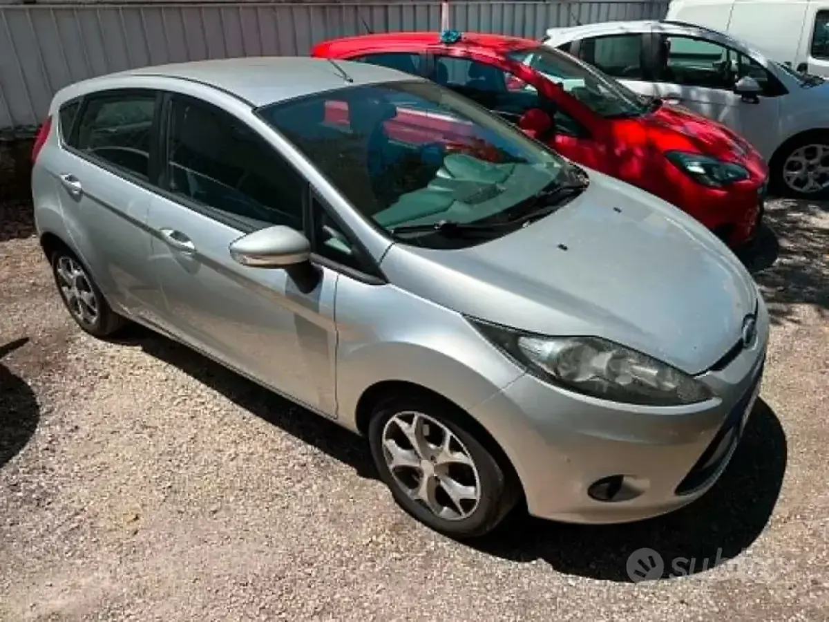 Usata Ford Fiesta Titanium 71 CV (52 kW) 2011 Grigio Berlina