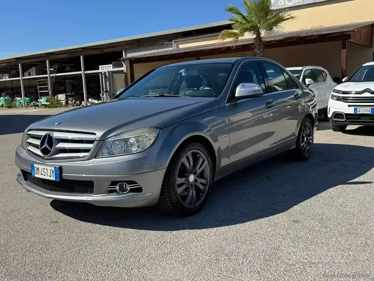 Begagnad Mercedes C220 Avantgarde 150 HK (110 kW) 2008 Sedan