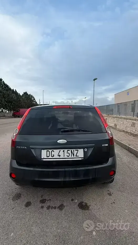 Usata Ford Fiesta 68 CV (50 kW) 2007 Blu Utilitaria