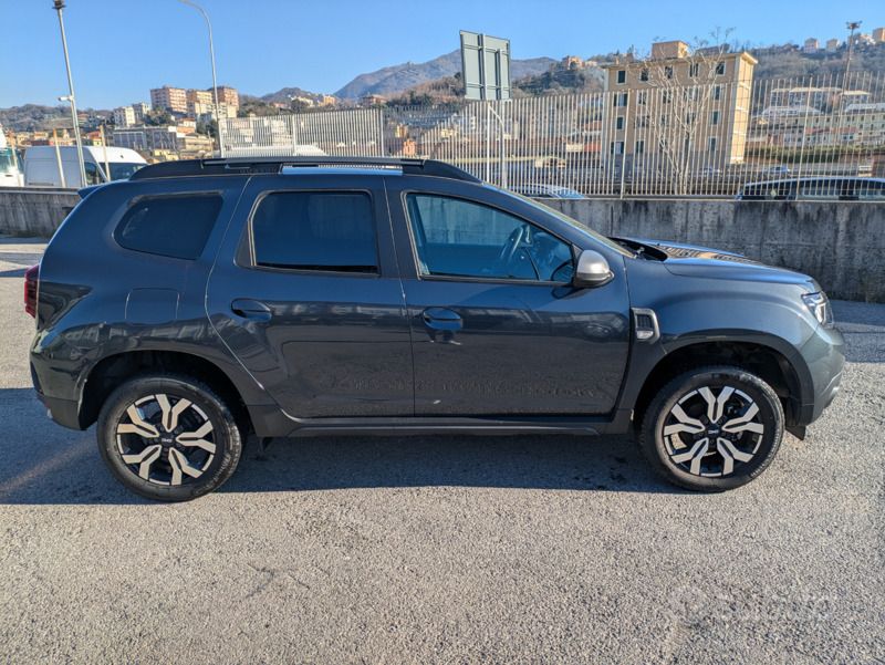 Usata Dacia Duster Journey 101 CV (74 kW) 2023 Grigio SUV