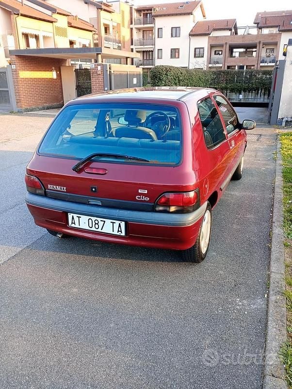 Usata Renault Clio 78 CV (57 kW) 1997 Rosso Utilitaria