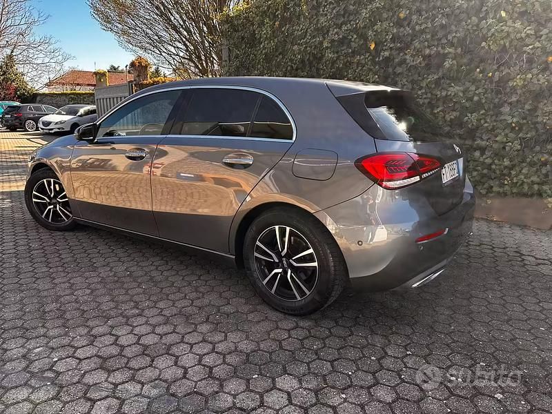 Usata Mercedes A180 116 CV (85 kW) 2018 Grigio Berlina