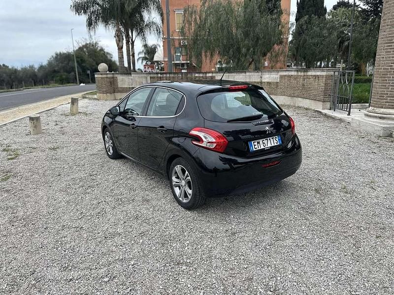 Usata Peugeot 208 Allure 82 CV (60 kW) 2012 Utilitaria