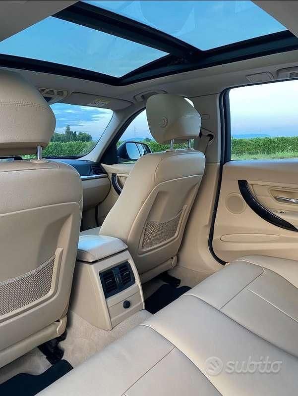 Usata BMW 330 Luxury Line 258 CV (189 kW) 2015 Blu/azzurro Station wagon