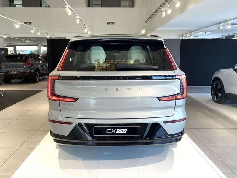 Nuova Volvo EX90 Ultra 303 kW (413 CV) 2025 Grigio SUV