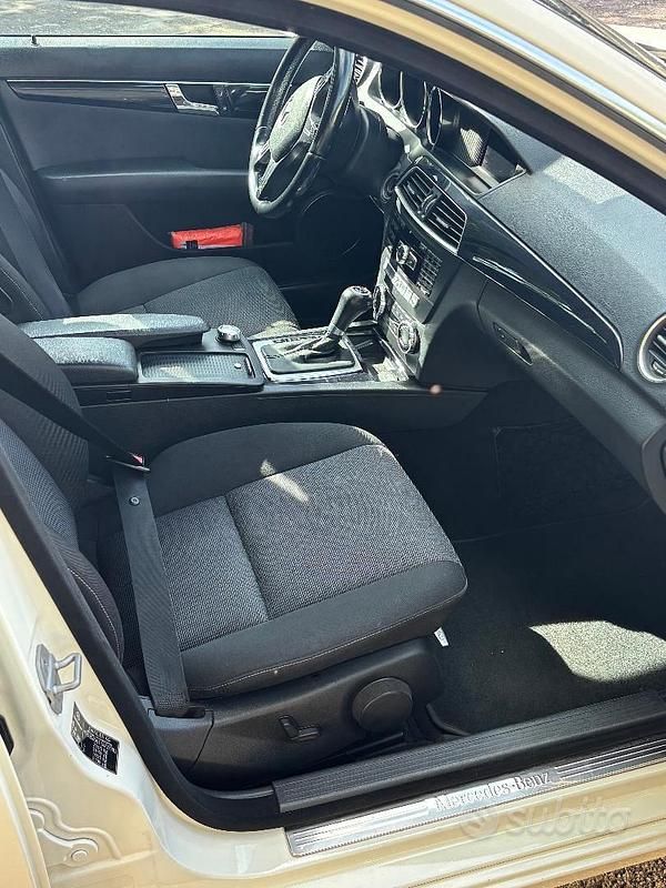 Usata Mercedes C200 150 CV (110 kW) 2012 Bianco Berlina
