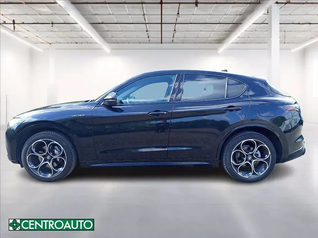 Usata Alfa Romeo Stelvio Veloce 209 CV (153 kW) 2023 Nero metallizzato SUV