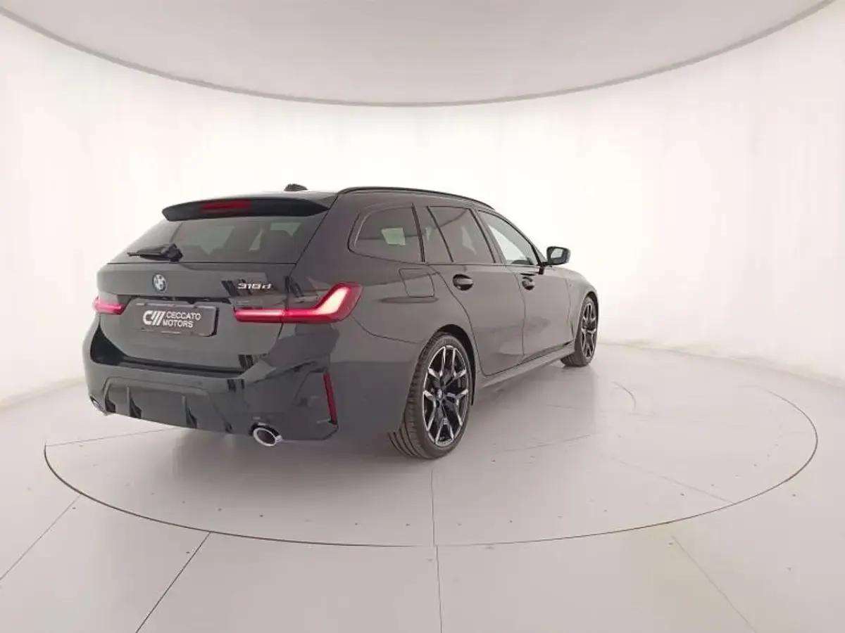 Usata BMW 318 M Sport 150 CV (110 kW) 2025 Black sapphire metallizzato Station wagon