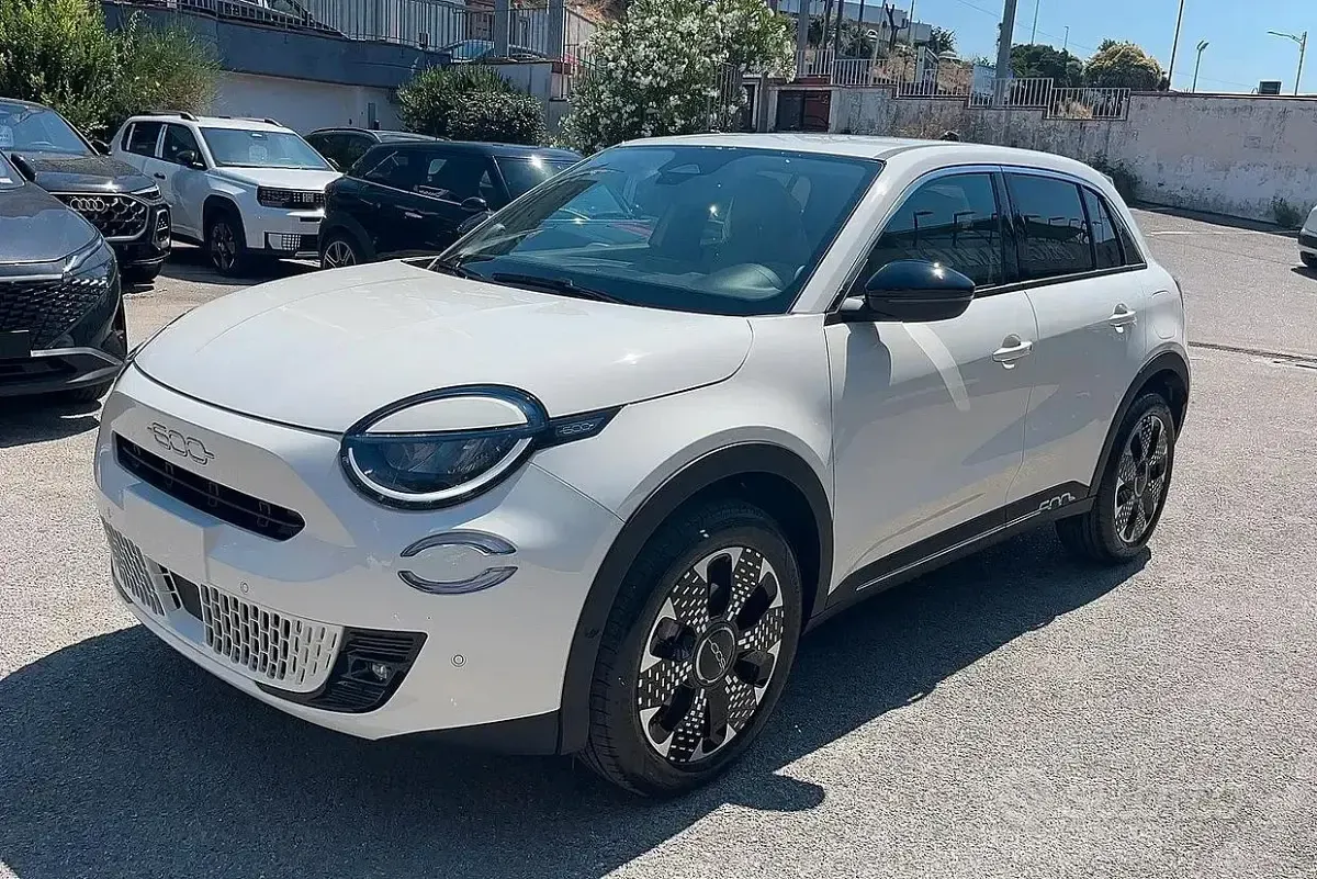 Nuova Fiat 600 La Prima 111 CV (81 kW) 2025 Bianco SUV