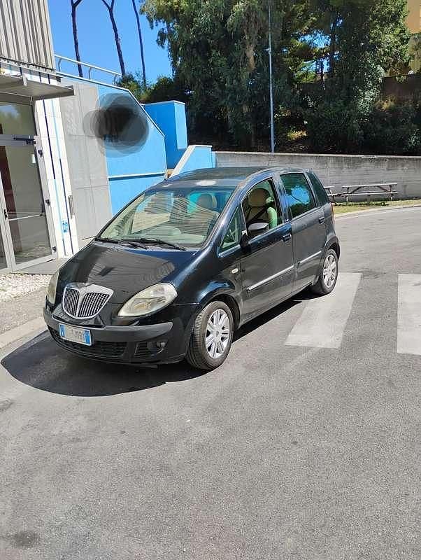 Usata 2005 Lancia Musa Monovolume | 1500 € (Ottimo prezzo) - Immagine 1/4