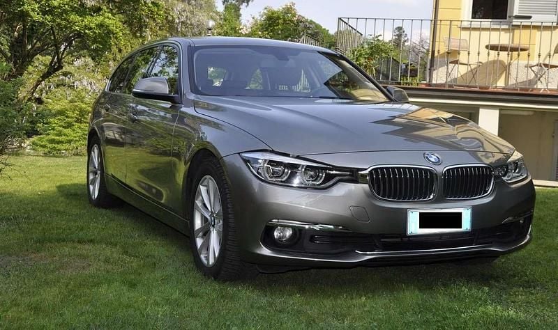 Usata BMW 318 Luxury Line 150 CV (110 kW) 2015 Grigio Station wagon