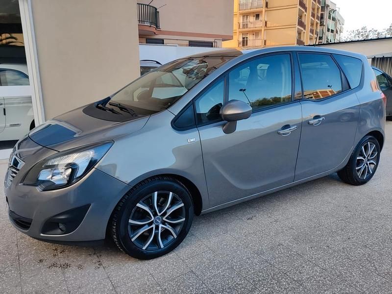 Usata Opel Meriva 130 CV (95 kW) 2012 Oro Monovolume