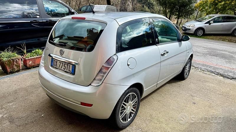 Usata Lancia Ypsilon 77 CV (56 kW) 2009 Grigio Utilitaria