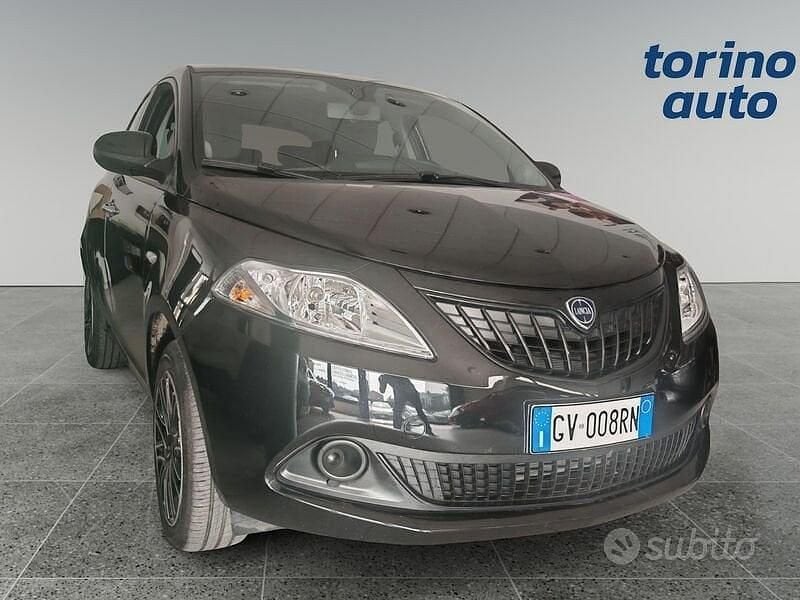 Usata Lancia Ypsilon Gold 69 CV (50 kW) 2024 Grigio Utilitaria