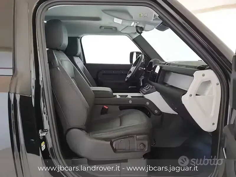Usata Land Rover Defender S 200 CV (147 kW) 2024 Nero SUV